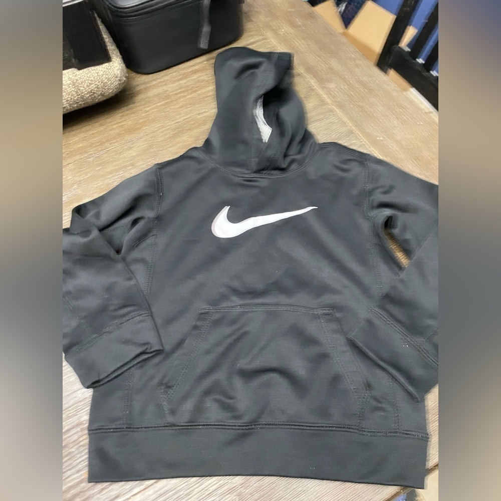 Nike Therma-Fit Hoodie boys size 5 black with white logo symbol.